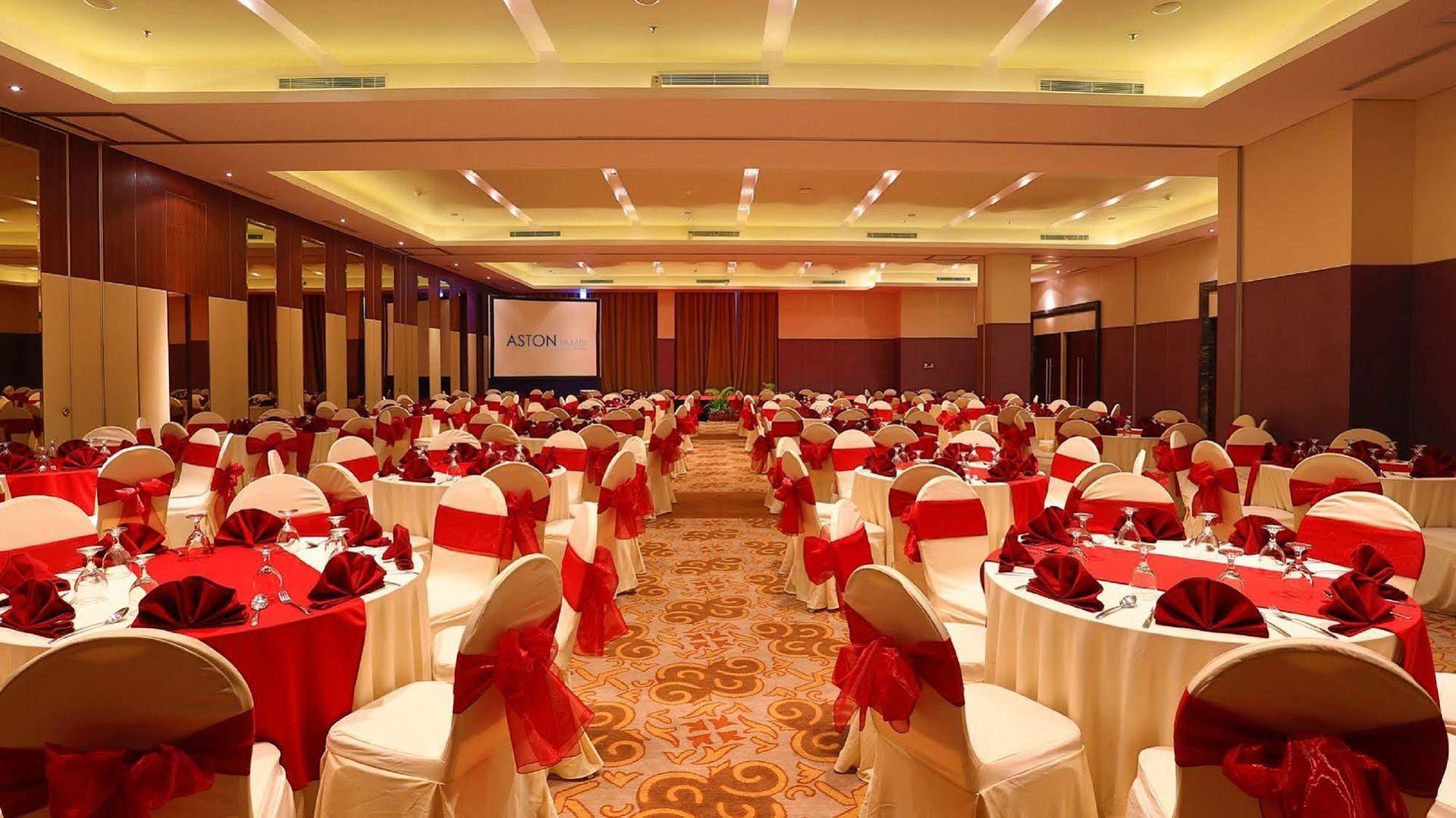 Aston Jambi Hotel & Conference Center Buitenkant foto